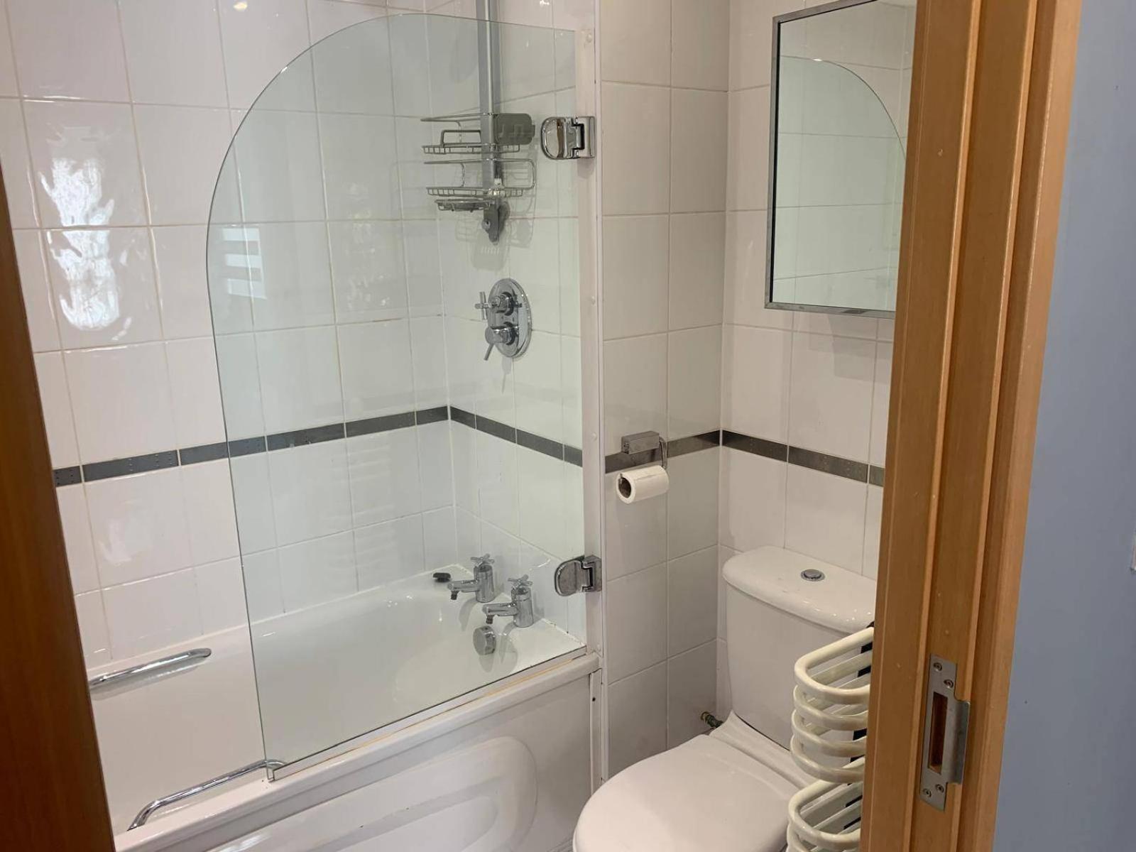 Apartment Apartment-sleeps 6-free Parking *