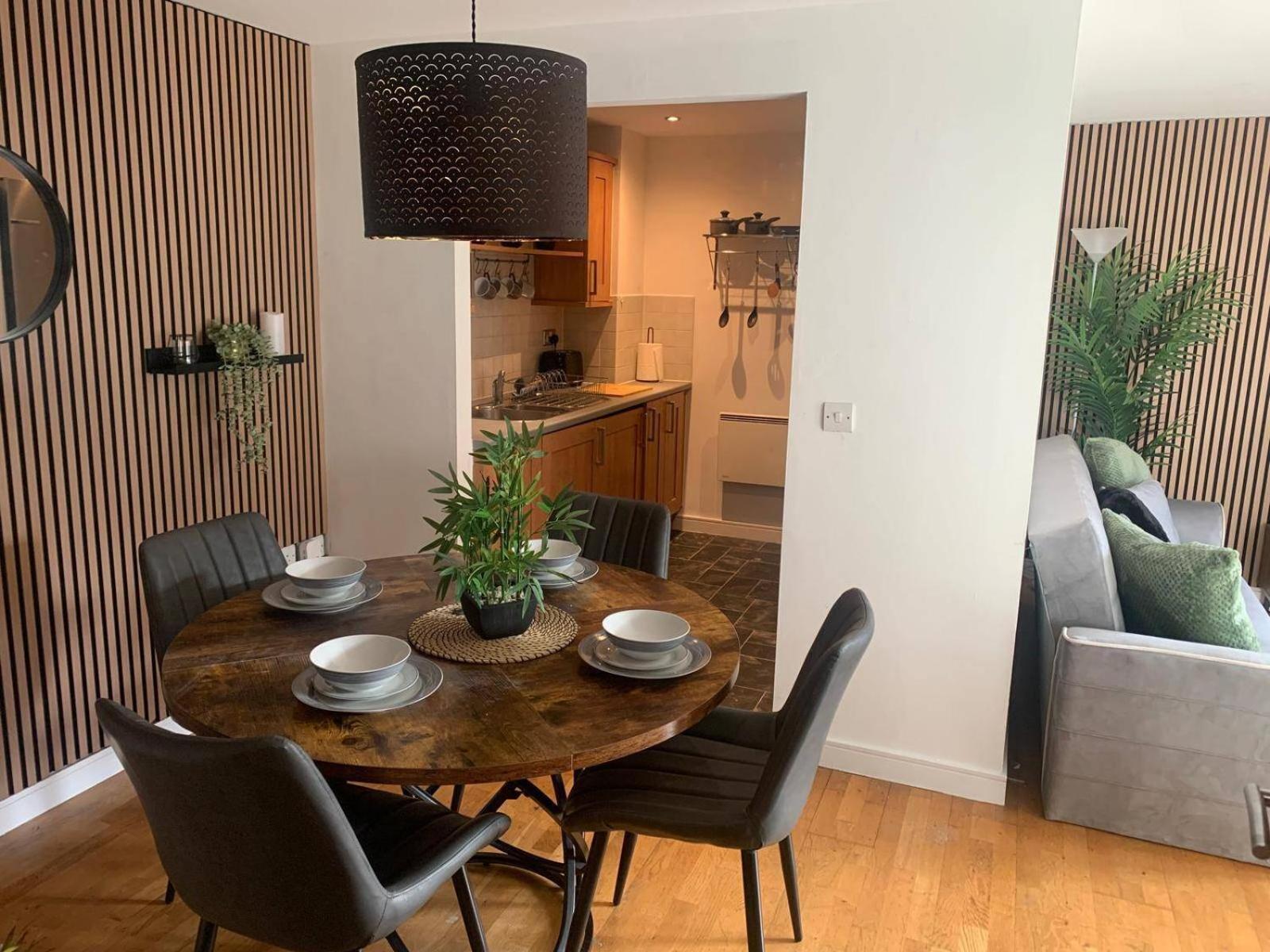 Apartment Apartment-sleeps 6-free Parking *