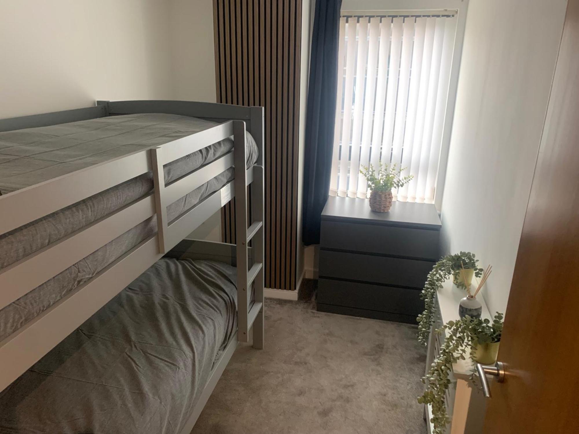 Apartment-sleeps 6-free Parking Apartment